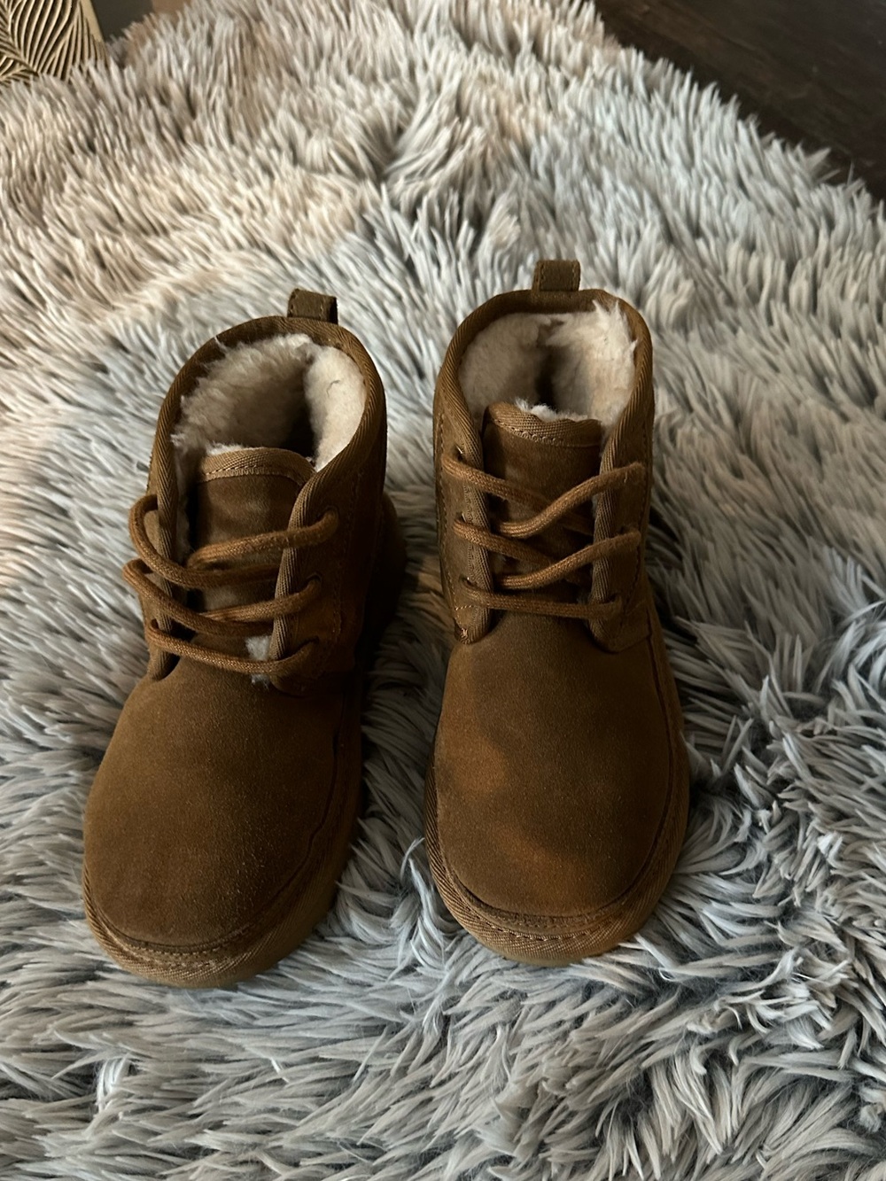 UGG Kids Chestnut Suede Lace-Up Fleece Boots